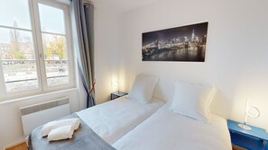 Free WiFi, bed sheets