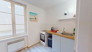 Fridge, microwave, oven, coffee/tea maker
