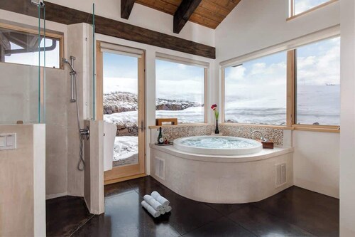 Abode at Elkhorn Estate, great for groups, views