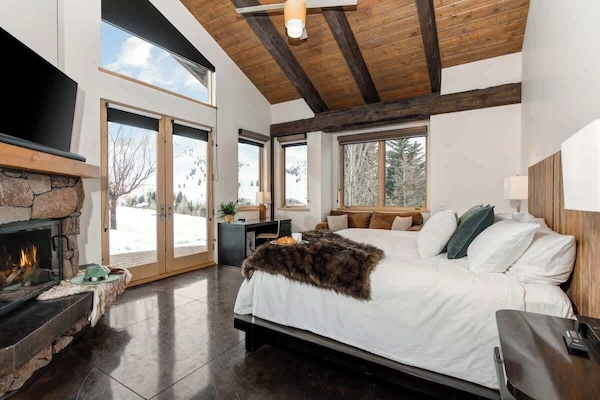 7 bedrooms, iron/ironing board, free WiFi
