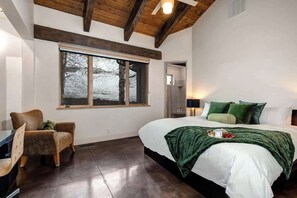 7 bedrooms, iron/ironing board, free WiFi