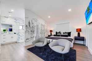 9 bedrooms, iron/ironing board, WiFi, bed sheets