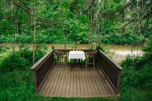 Outdoor dining - The Hunter River Cabin (Hunter)