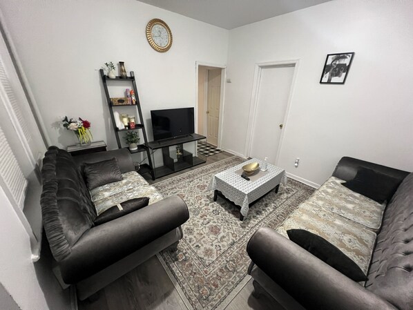 Smart TV - A Cozy Corner - 2 BR Apartment in West New York (West New York)