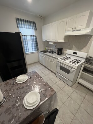 Fridge, microwave, oven, stovetop - A Cozy Corner - 2 BR Apartment in West New York (West New York)