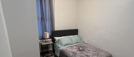 2 Schlafzimmer, Zimmersafe, Schreibtisch, Bügeleisen/Bügelbrett
