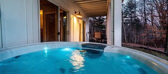 5BR 4BA house on shared lake