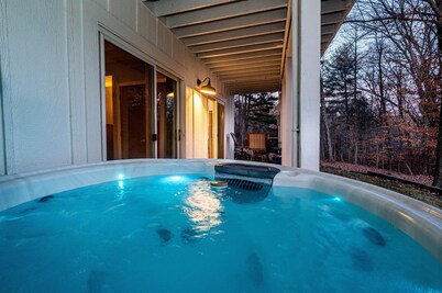 5BR 4BA house on shared lake