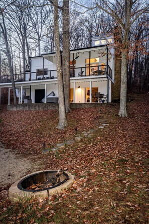 Exterior - 5BR 4BA house on shared lake (Columbus)