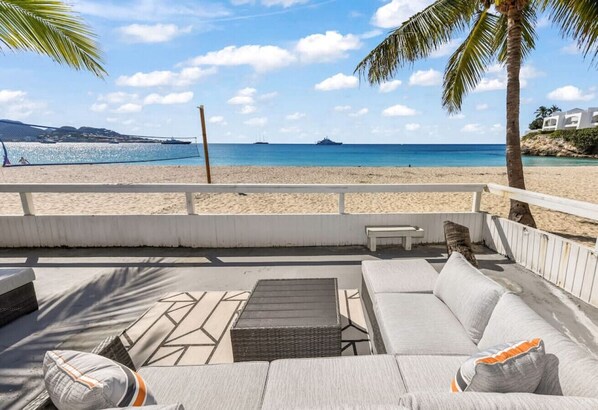 بالقرب من الشاطئ