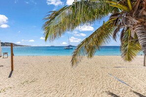 بالقرب من الشاطئ