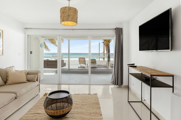 TV - Turquoise Room · CocoVaa Boutique Hotel - Turquoise Suite (Simpson Bay)