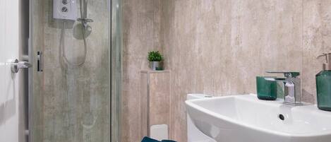Dusche, Handtücher, Toilettenpapier