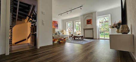 Smart TV, video games, stereo, printers. Gemütliches Reihenhaus vor den Toren München