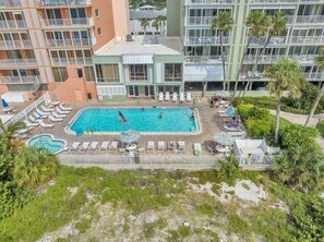 حمّام سباحة مُدفَّأ