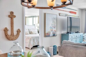 3 chambres, bureau, fer et planche à repasser, lit parapluie