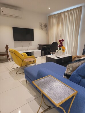 Living area - RT PROPERTIES  @ THE GARDENS  (Accra)