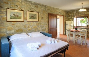 1 soverom, strykejern/-brett, reiseseng for barn og wi-fi (inkludert)