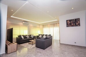Living area - Bel Appartement Lumineux de Haut Standing - Ibis (Cotonou)