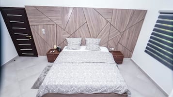 2 Schlafzimmer, BĂŒgeleisen/BĂŒgelbrett, WLAN, BettwĂ€sche