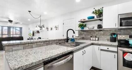 5 minutes from strip|Pool|King|Stainless|300Mbps|4K|WD|BBQ