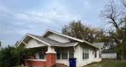 1915 Home in Osage County, Cha Tullis' Gallery & 18 mi. from HGTV Pioneer Woman