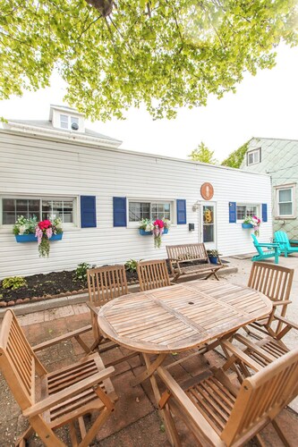 Cottage at Westley House, 2 Blocks from Beach and Boardwalk, Fenced-in Courtyard