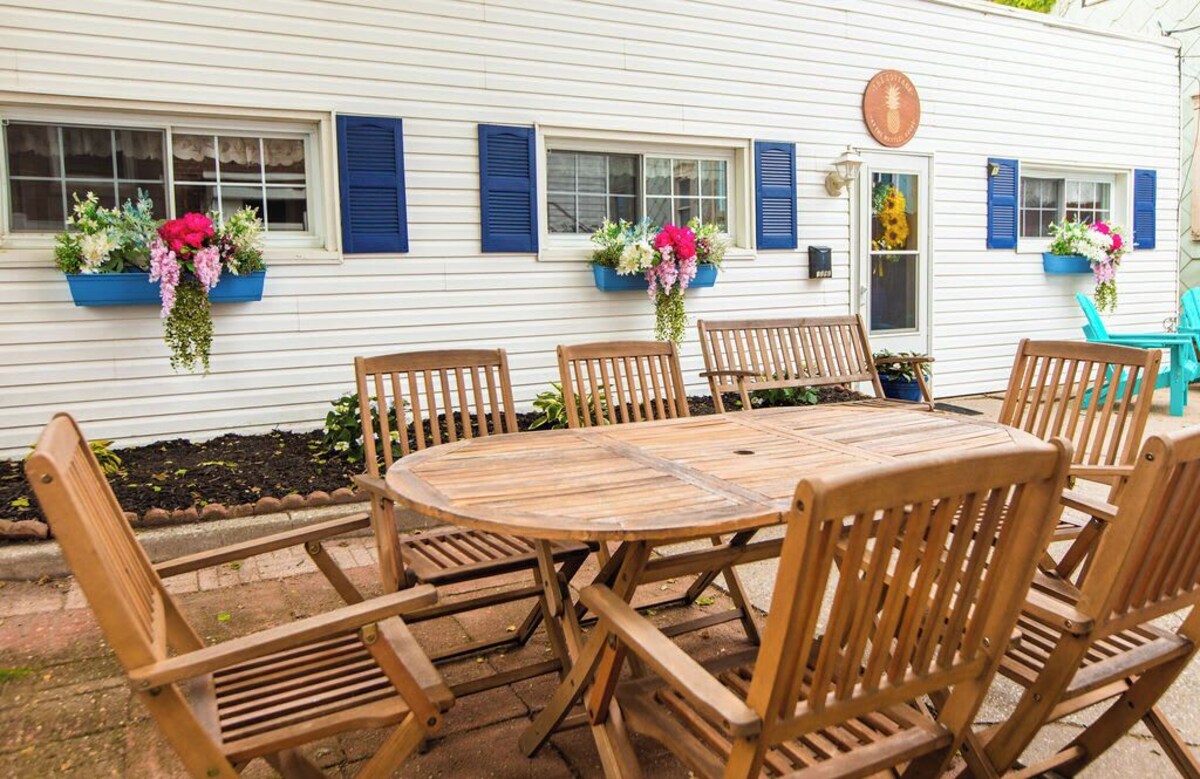 Cottage at Westley House, 2 Blocks from Beach and Boardwalk, Fenced-in Courtyard