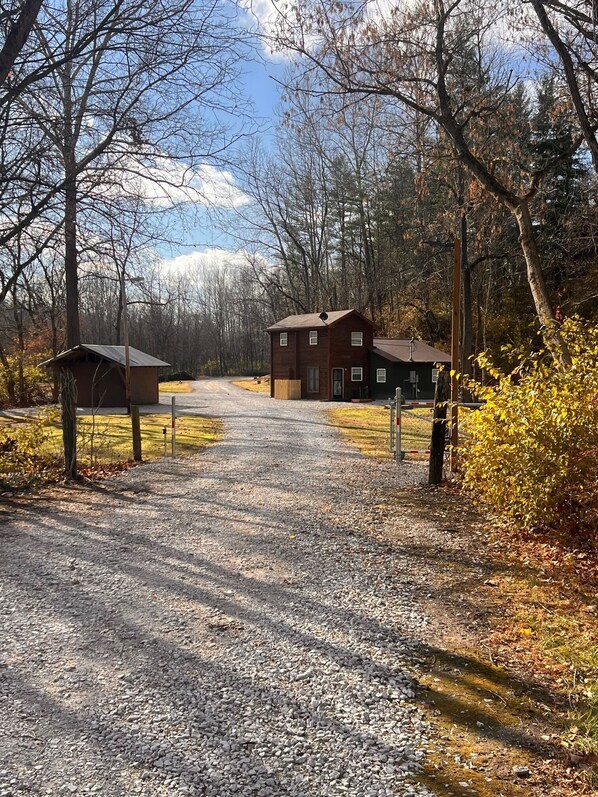 Property grounds - Creekside cottage with hot tub and fishing  (Brazil)