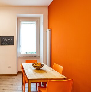 Dining - Elegant, comfy Vatican apartment. Family-friendly, heart of Rome. (Roma)