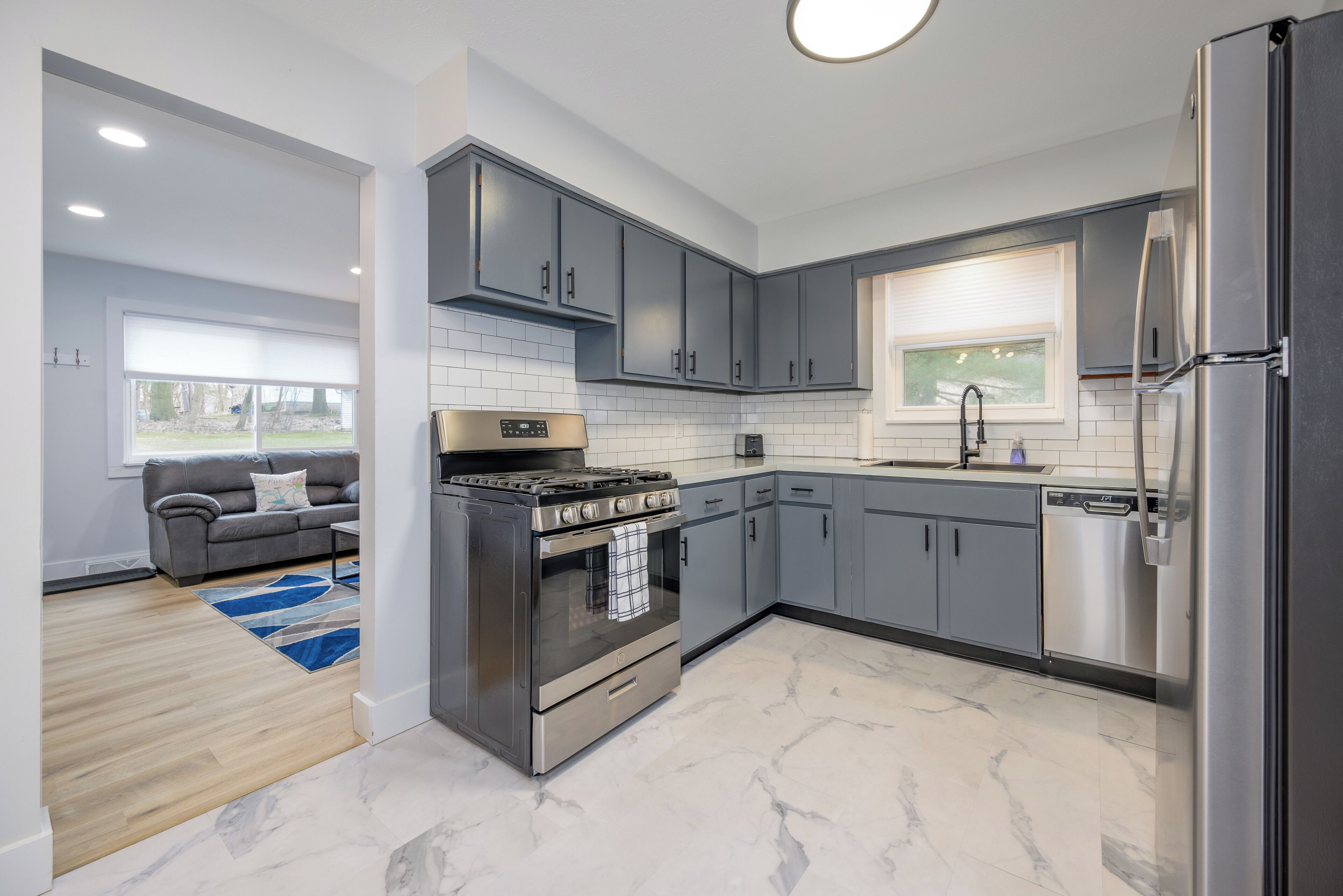 雪櫃、微波爐、焗爐、爐具