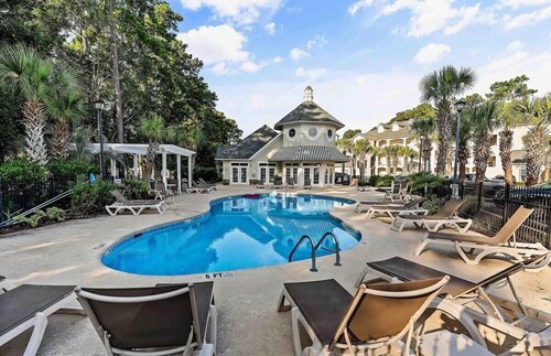 Beautifu Golf course efficiency at River Oaks+pool
