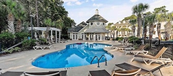 Beautifu Golf course efficiency at River Oaks+pool