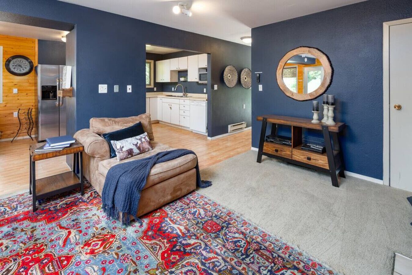 Smart TV, fireplace