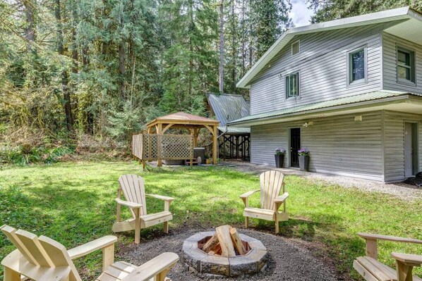 Property grounds - Mountain Chalet - Hot Tub - WiFi (Deming)