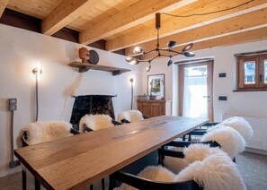 Design Chalet | Dining room - Agriturismo HUNUM (Gordona)