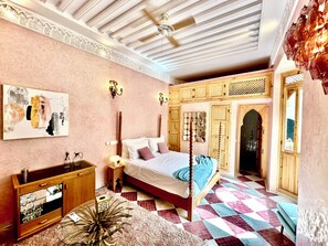 Suite de lujo, 1 cama de matrimonio, frigorífico | Sábanas de algodón egipcio y ropa de cama de alta calidad