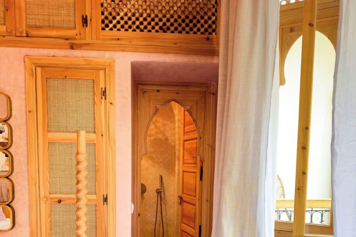 Suite Luxe, 1 grand lit, réfrigérateur | Salle de bain