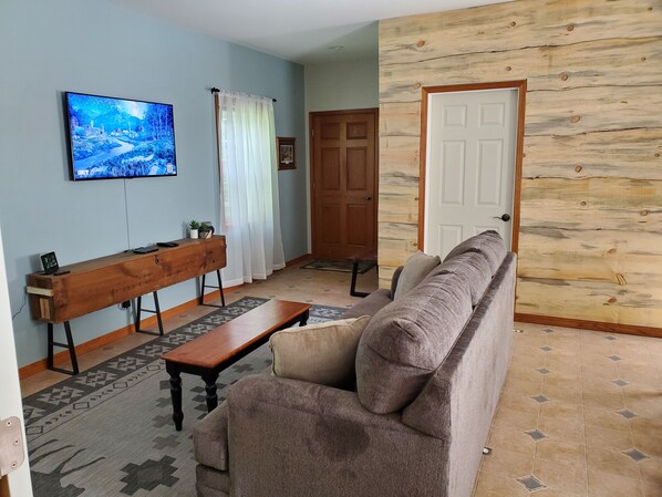 Smart TV, fireplace