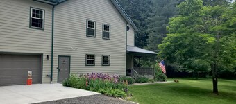 Ahrs Creek Retreat, Our Fully Furnished Getaway in the St Joe River Valley!