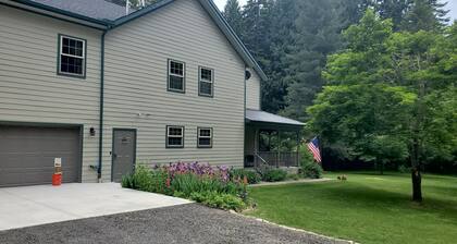 Ahrs Creek Retreat, Our Fully Furnished Getaway in the St Joe River Valley!