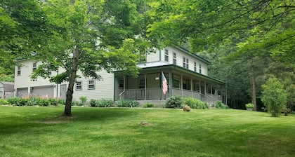 Ahrs Creek Retreat, Our Fully Furnished Getaway in the St Joe River Valley!