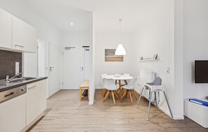 Fridge, stovetop, dishwasher, coffee/tea maker - Awesome home in Loxstedt with WiFi (Loxstedt)