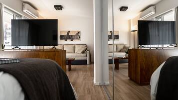 Caja de seguridad en la habitación y sistema de insonorización