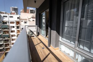 Grand Studio, 1 Queen Bed with Sofa bed | Balcony