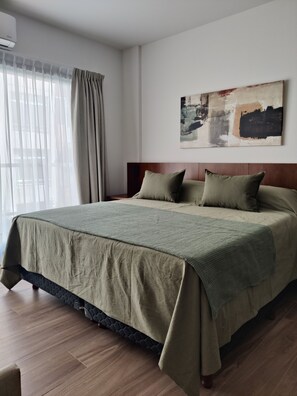 客房内保险箱、隔音、熨斗/熨板、免费 WiFi