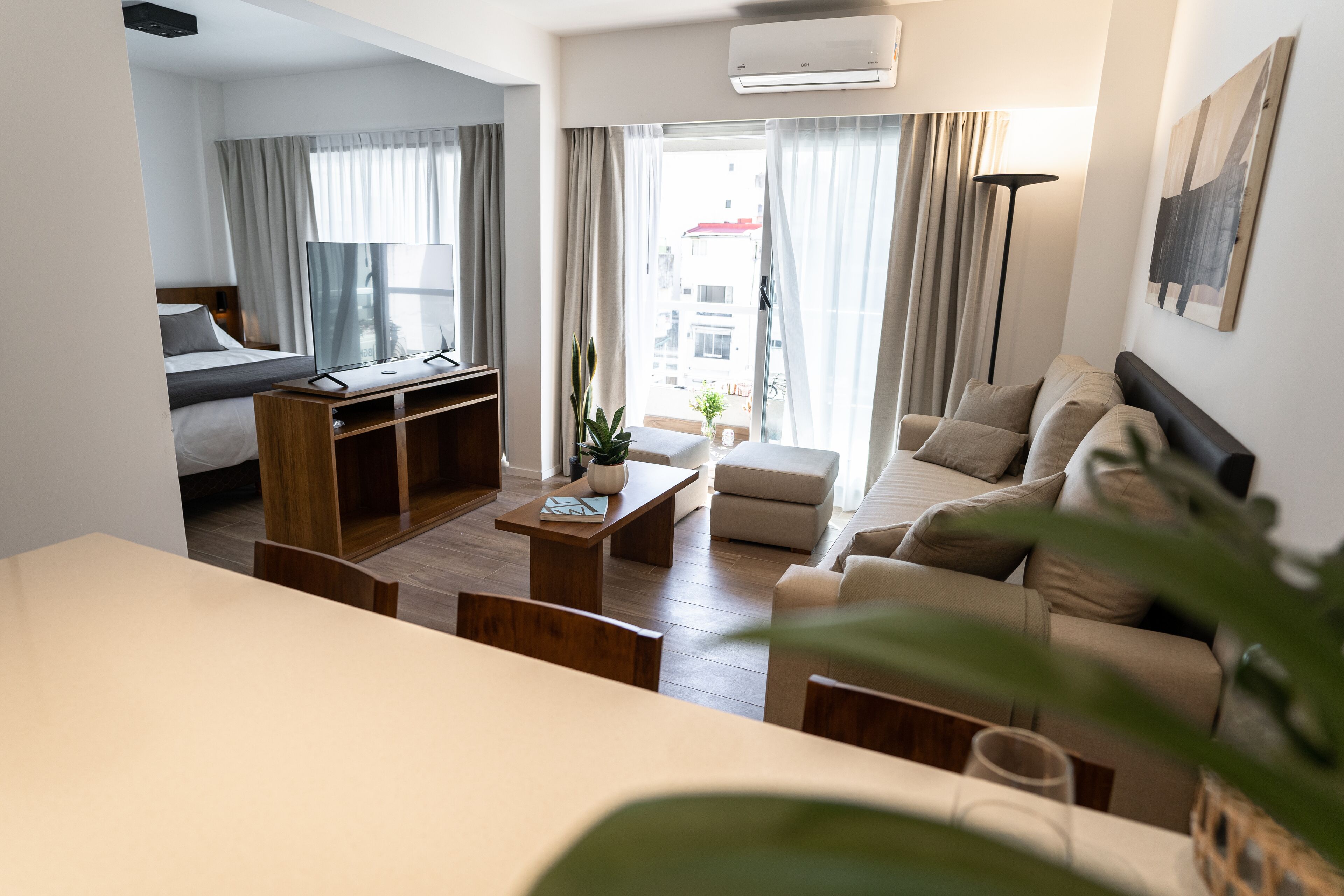 Studio Grand, 1 giường cỡ queen và sofa giường | Khu phòng khách | TV màn hình phẳng 