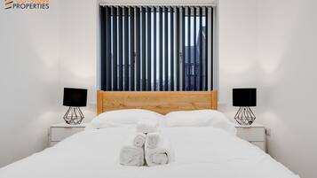 4 bedrooms, iron/ironing board, WiFi, bed sheets