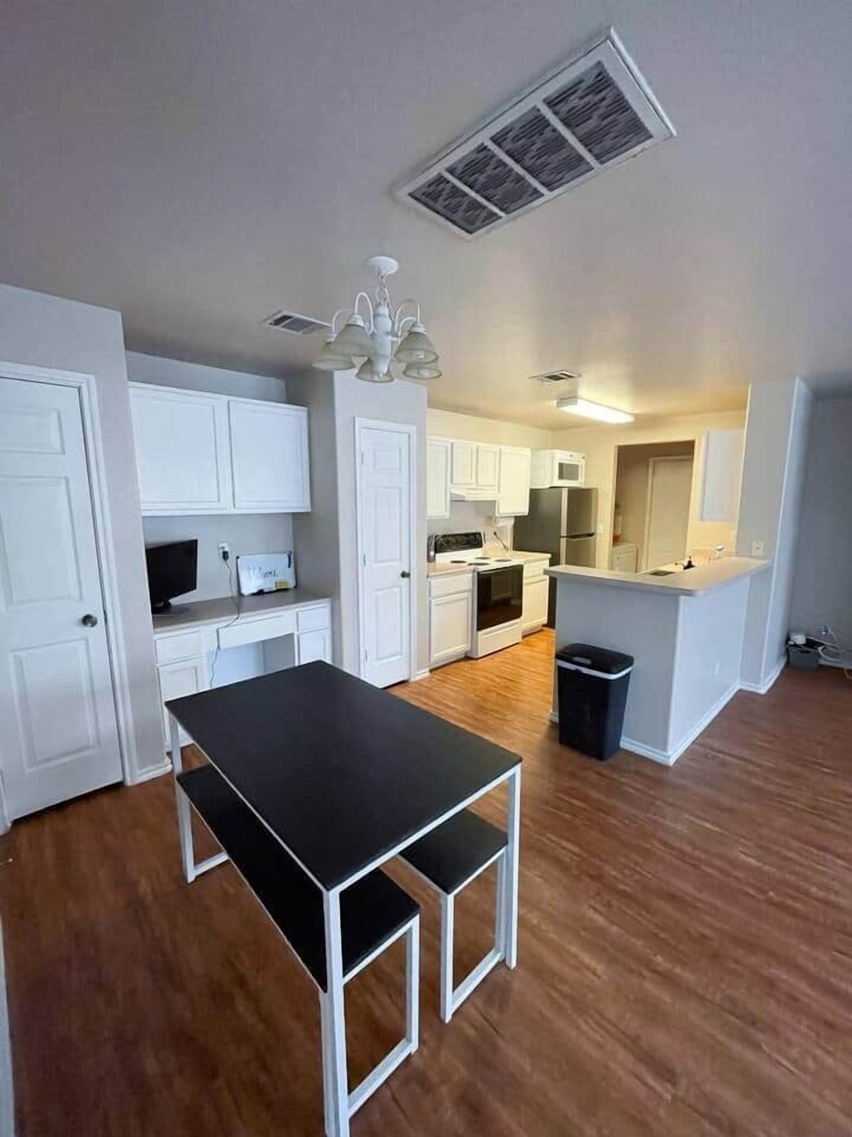 雪櫃、微波爐、焗爐、爐具