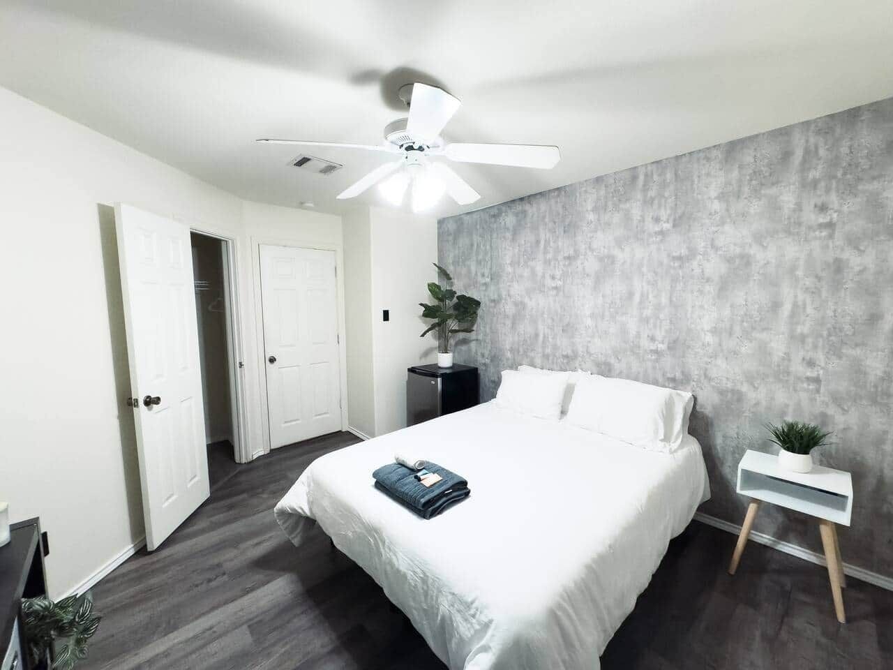 3 dormitorios, escritorio, tabla de planchar con plancha y wifi gratis